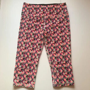 Victoria's Secret VSX Sport  Knockout Leggings Crop Aztek Geometric Pants Sz M